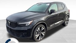 2025 Volvo XC40 B5 Plus Dark Theme