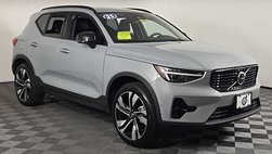 2025 Volvo XC40 B5 Plus Dark Theme