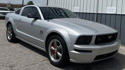2005 Ford Mustang GT Deluxe