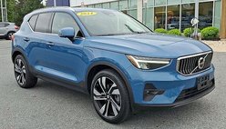 2024 Volvo XC40 B5 Plus Bright Theme