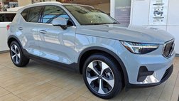 2025 Volvo XC40 B5 Core Bright Theme