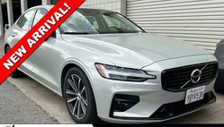 2022 Volvo S60 B5 Momentum