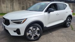 2025 Volvo XC40 B5 Plus Dark Theme