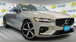 2024 Volvo S60 B5 Ultimate Dark Theme