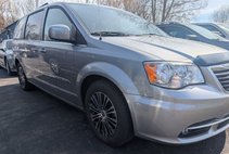 2013 Chrysler Town and Country S