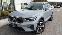 2025 Volvo XC40 B5 Plus Bright Theme