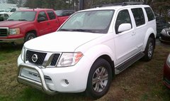 2010 Nissan Pathfinder LE