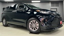 2022 Toyota Sienna LE 8-Passenger