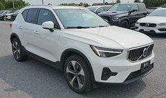 2025 Volvo XC40 B5 Plus Bright Theme
