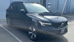 2023 Volvo XC40 B5 Plus Dark Theme