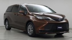 2022 Toyota Sienna LE 8-Passenger