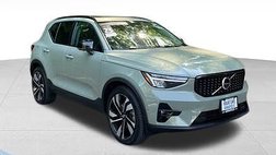 2023 Volvo XC40 B5 Plus Dark Theme