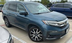 2020 Honda Pilot Touring w/Rear Captain's Chairs