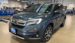 2021 Honda Pilot Touring w/Rear Captain's Chairs