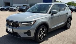 2025 Volvo XC40 B5 Core Bright Theme