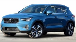 2025 Volvo XC40 B5 Plus Bright Theme