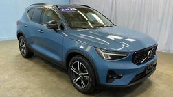 2023 Volvo XC40 B5 Plus Dark Theme