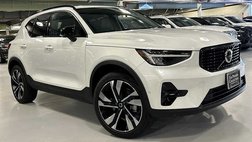 2025 Volvo XC40 B5 Plus Dark Theme