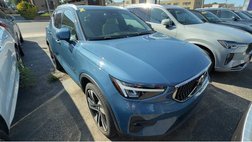 2023 Volvo XC40 B5 Plus Bright Theme