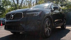 2025 Volvo XC40 B5 Core Bright Theme