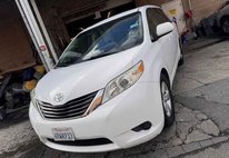 2011 Toyota Sienna LE 8-Passenger