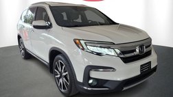 2022 Honda Pilot Touring w/Rear Captain's Chairs
