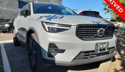 2024 Volvo XC40 B5 Plus Dark Theme