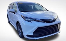 2025 Toyota Sienna LE 8-Passenger
