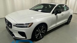 2022 Volvo S60 Recharge T8 R-Design
