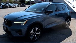 2023 Volvo XC40 B5 Plus Dark Theme
