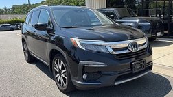 2021 Honda Pilot Touring w/Rear Captain's Chairs