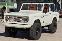 1974 Ford Bronco Wimbledon white