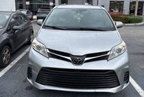 2019 Toyota Sienna LE