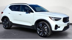 2023 Volvo XC40 B5 Plus Dark Theme