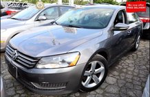 2012 Volkswagen Passat SE PZEV
