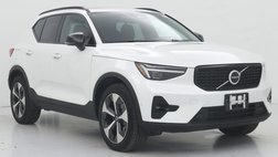 2023 Volvo XC40 B5 Ultimate Dark Theme