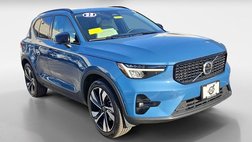 2023 Volvo XC40 B5 Plus Dark Theme