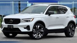 2025 Volvo XC40 B5 Plus Dark Theme