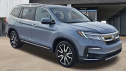 2022 Honda Pilot Touring w/Rear Captain's Chairs