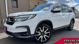 2020 Honda Pilot Touring w/Rear Captain's Chairs
