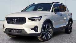 2023 Volvo XC40 B5 Plus Dark Theme