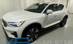 2025 Volvo XC40 B5 Ultra Bright Theme
