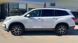 2019 Honda Pilot Touring w/Rear Captain's Chairs