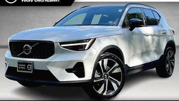 2025 Volvo XC40 B5 Plus Dark Theme