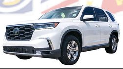 2023 Honda Pilot EX-L w/Rear Captain's Chairs