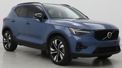 2023 Volvo XC40 B5 Ultimate Dark Theme