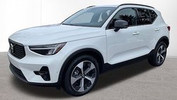 2025 Volvo XC40 B5 Plus Dark Theme