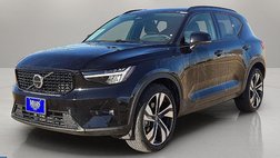 2025 Volvo XC40 B5 Plus Dark Theme