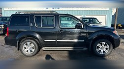2011 Nissan Pathfinder LE