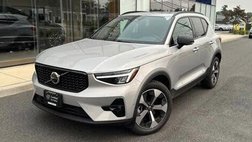 2025 Volvo XC40 B5 Plus Dark Theme